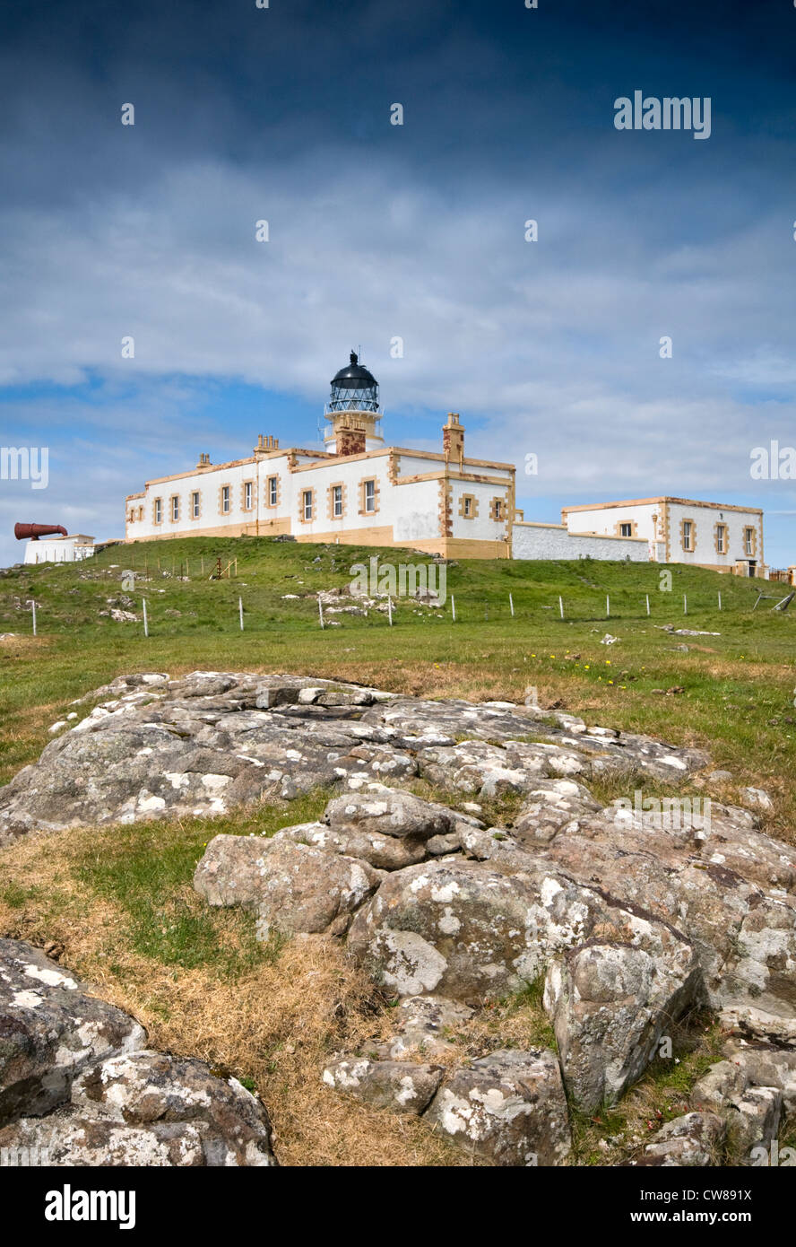 Neist Point lighthouse sulla punta occidentale dell'Isola di Skye in Scozia, Regno Unito Foto Stock