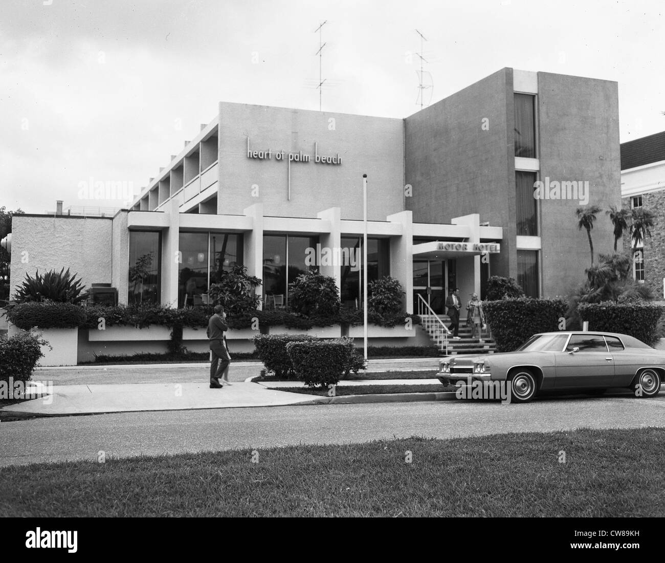 Esterno della nuova costruzione cuore di Palm Beach motor hotel il Royal Palm in Palm Beach, Florida, 1981 Foto Stock