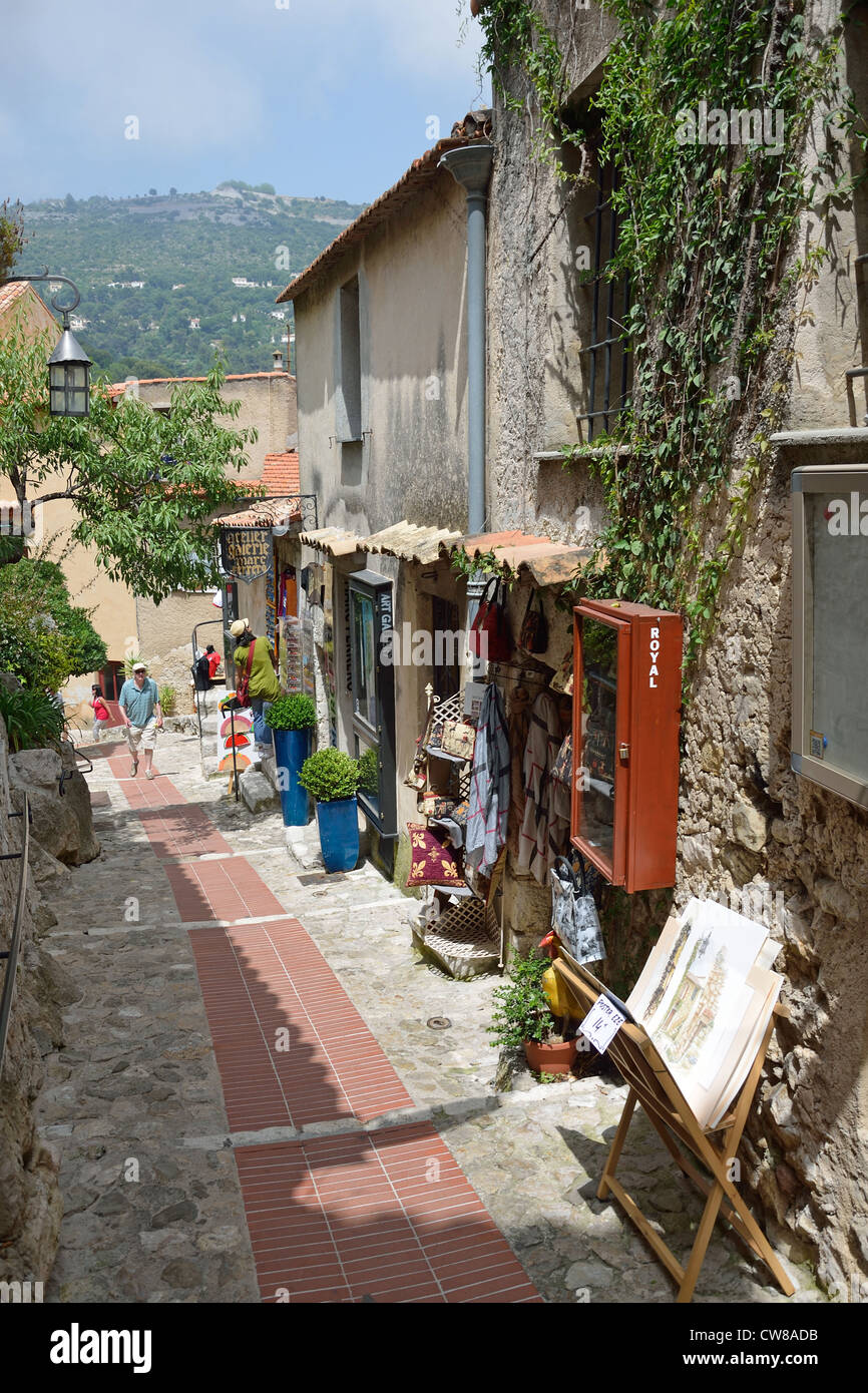 Strada di ciottoli, Èze, Côte d'Azur, Alpes-Maritimes, Provence-Alpes-Côte d'Azur, in Francia Foto Stock