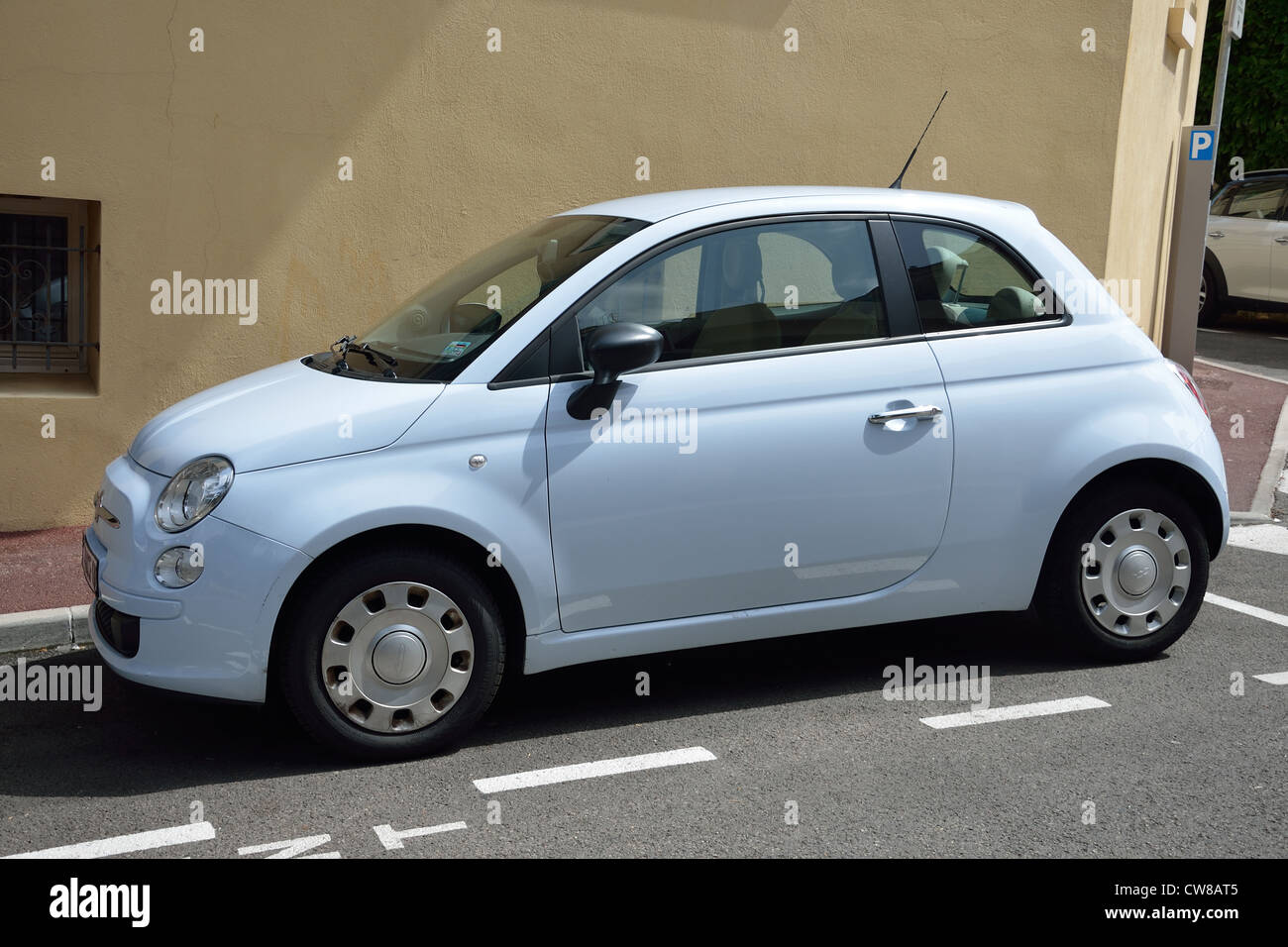 Fiat 500 auto, Villefranche-sur-Mer, Côte d'Azur, Alpes-Maritimes, Provence-Alpes-Côte d'Azur, in Francia Foto Stock