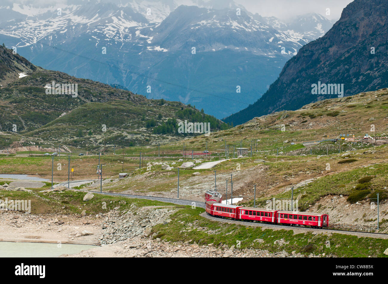 Bernina Express nel Passo Bernina, Svizzera. Foto Stock