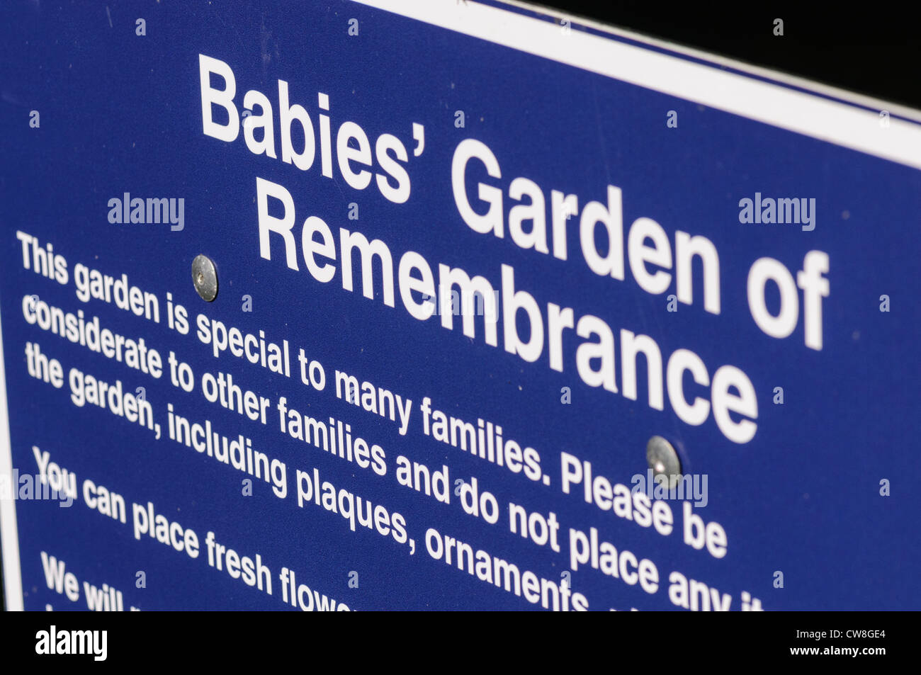 Segno all'bébés Giardino della Rimembranza in un cimitero Foto Stock