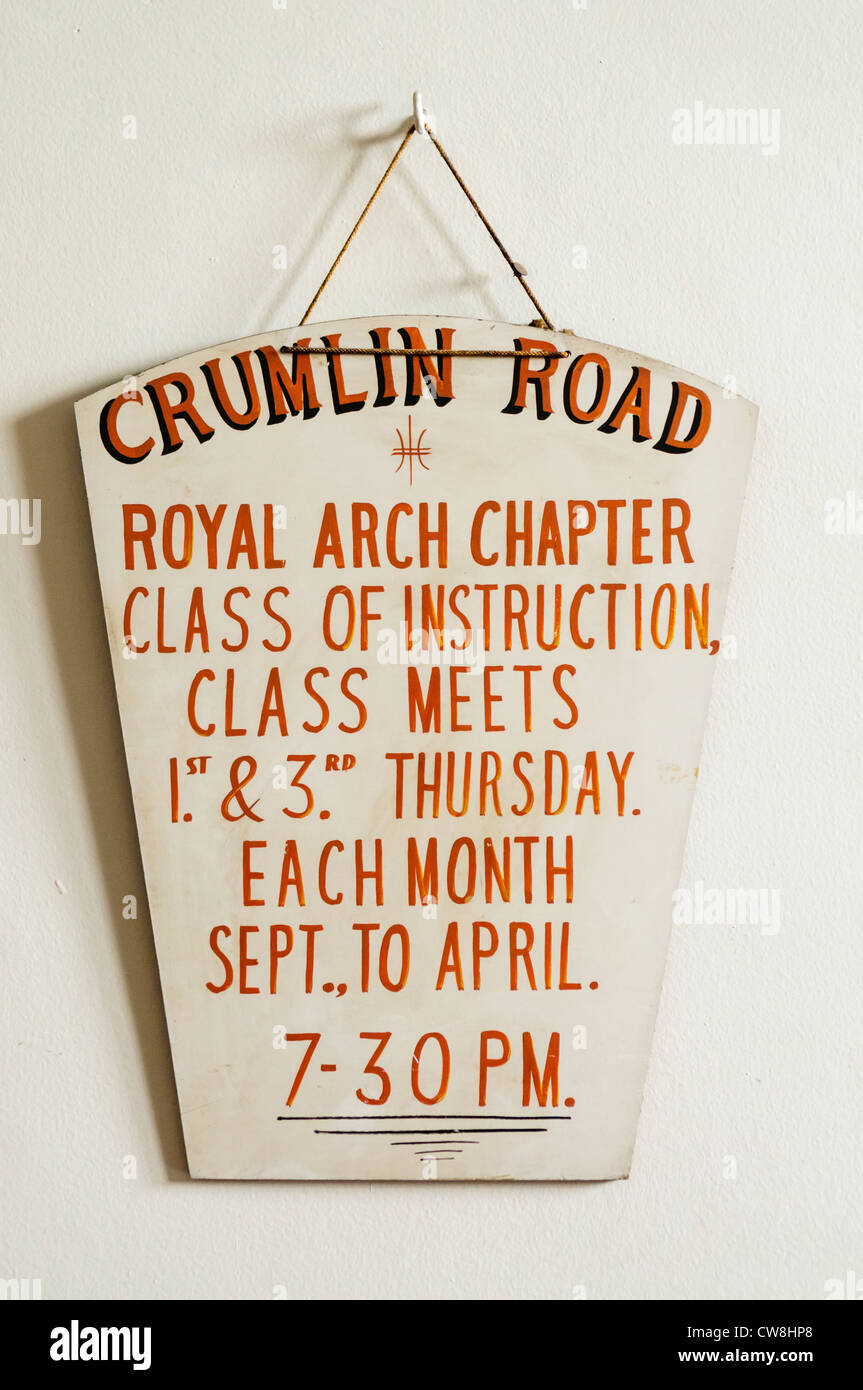 Accedi Crumlin Road Masonic Hall che indica quando il Royal Arch capitolo le riunioni sono tenute. Foto Stock