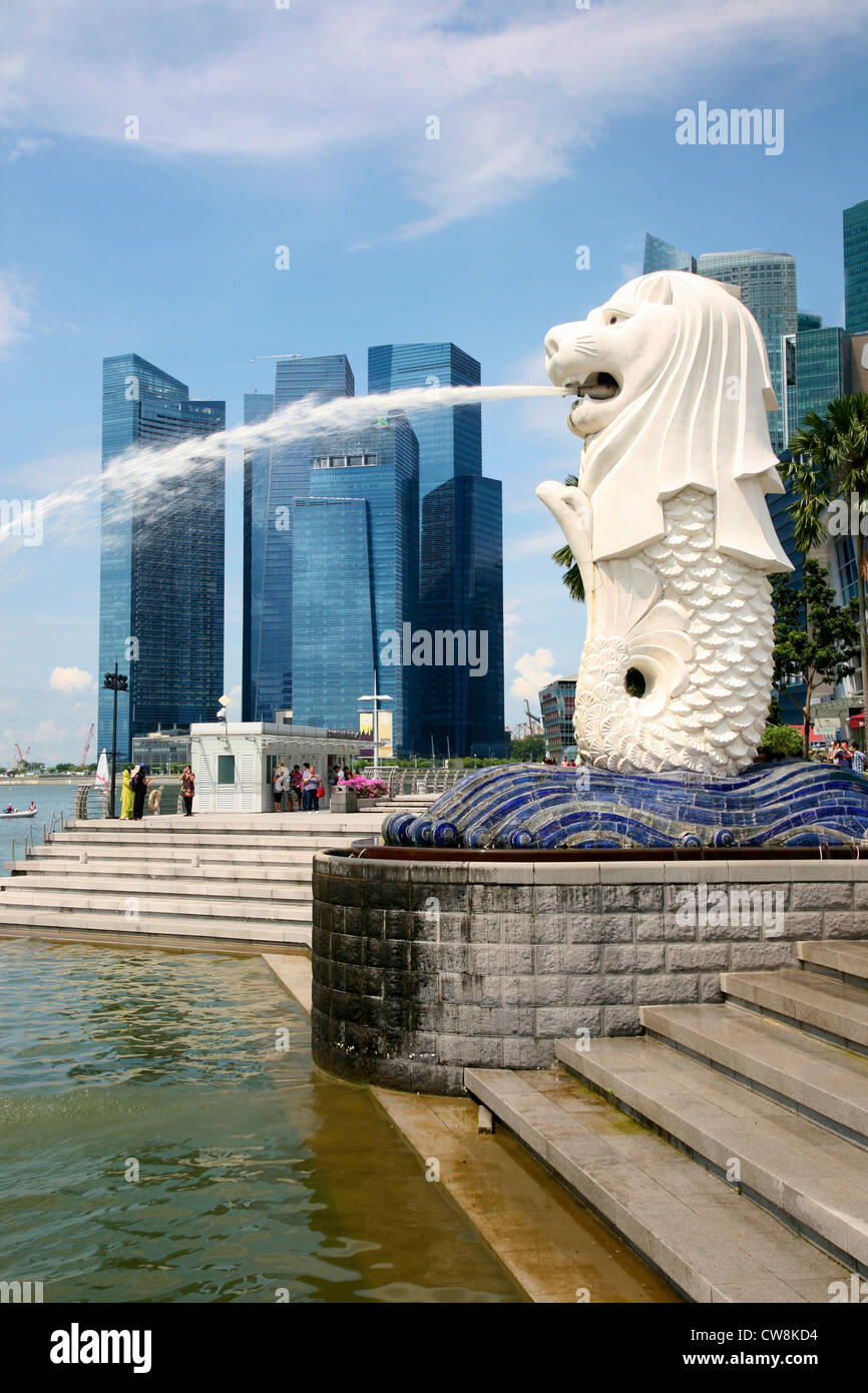 Asia Singapore il Merlion, uno di Singapore più famosi punti di riferimento. Foto Stock