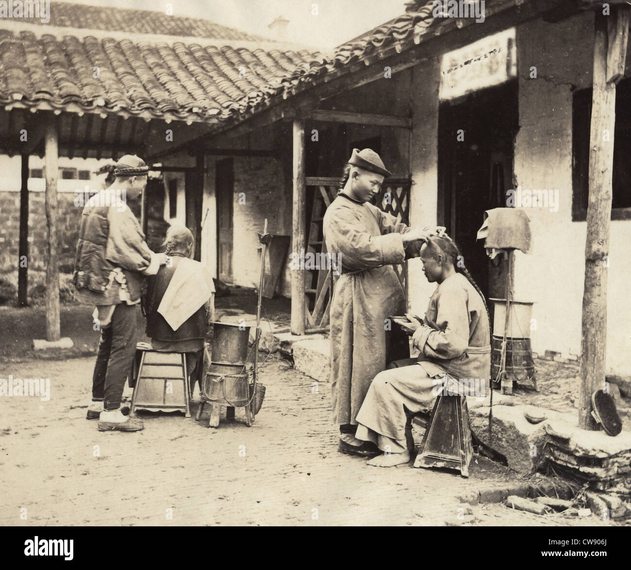 Cina, parrucchieri itineranti in campagna Foto Stock