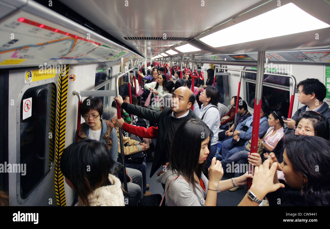 Hong Kong, i viaggiatori nella metropolitana Foto Stock