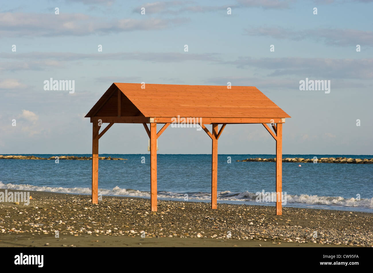 Una vista della spiaggia di Limassol nel sud di Cipro. Foto Stock