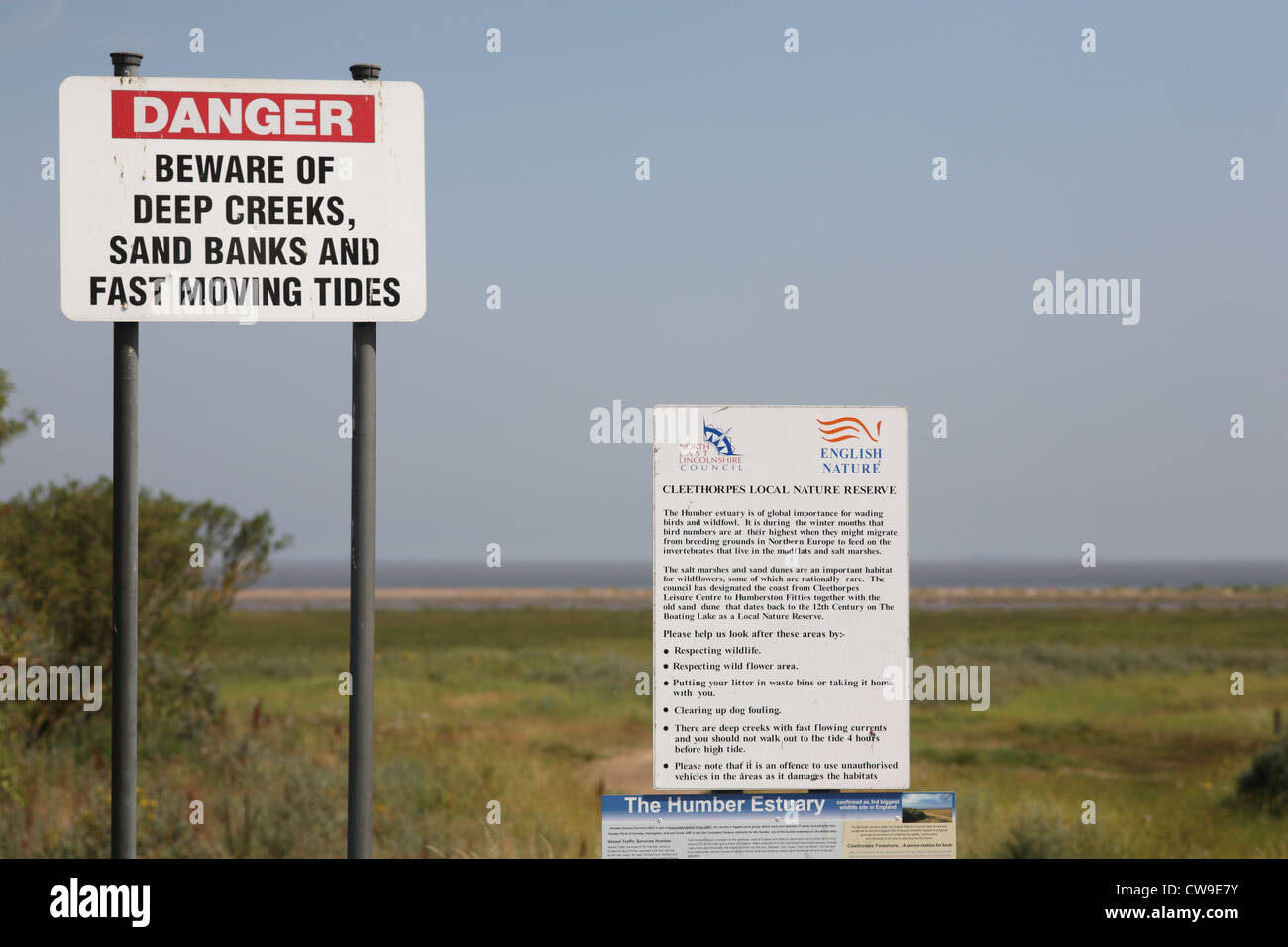 Segnaletica di pericolo in corrispondenza del bordo di Humber Estuary riserva naturale Foto Stock