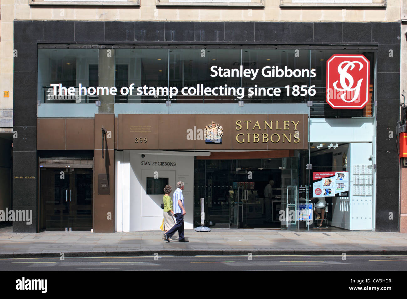 Stanley Gibbons, la casa del timbro sulla raccolta The Strand Londra Inghilterra REGNO UNITO Foto Stock
