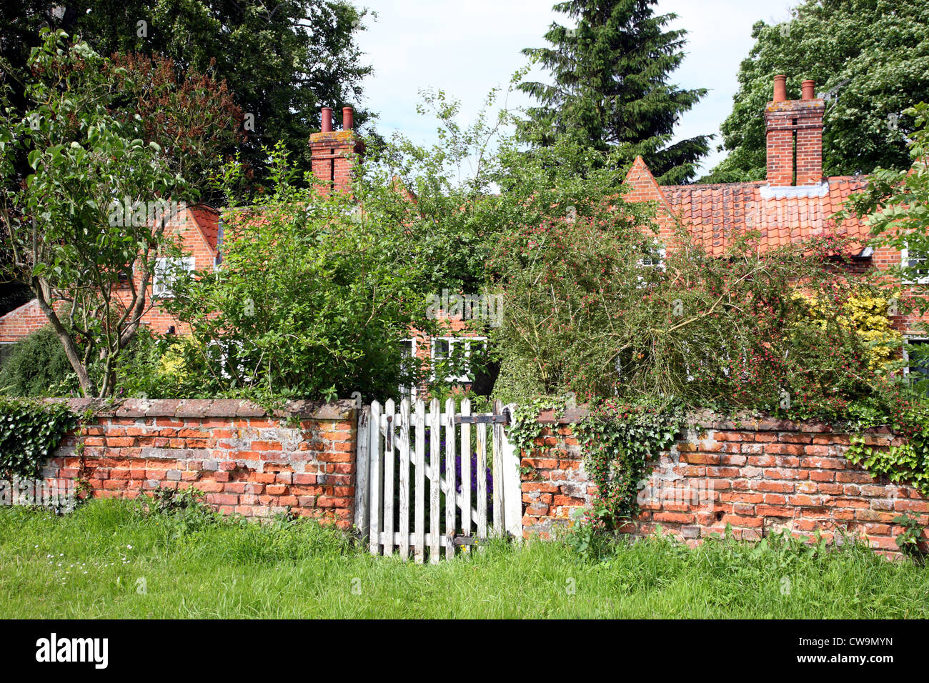 Cancello che conduce ad una casa in campagna in Haydon, Norfolk, Regno Unito. Foto Stock