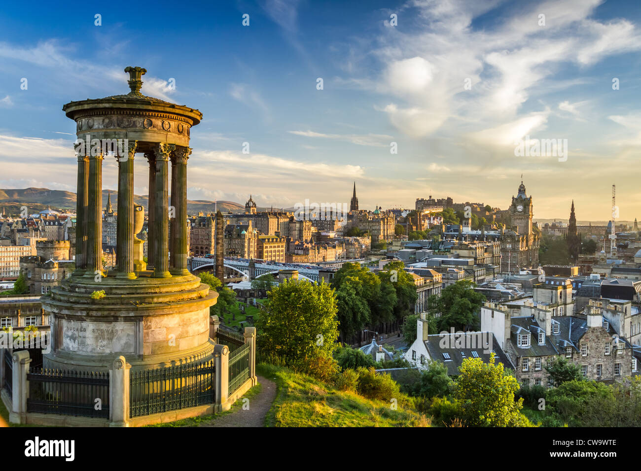 Vista del castello da Calton Hill al tramonto Foto Stock