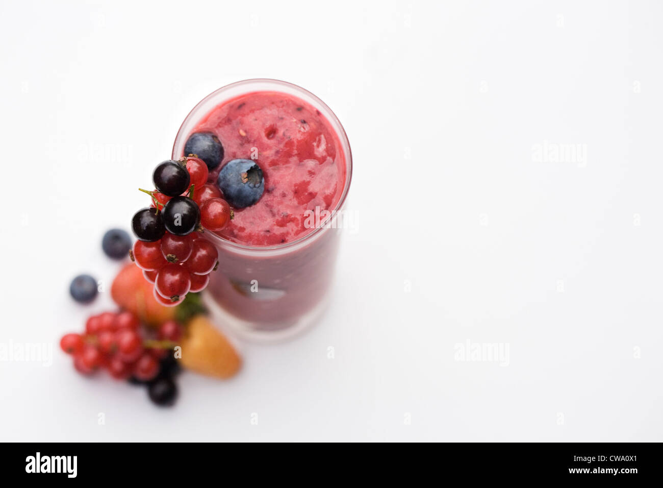 Estate berry smoothie e frutti. Foto Stock
