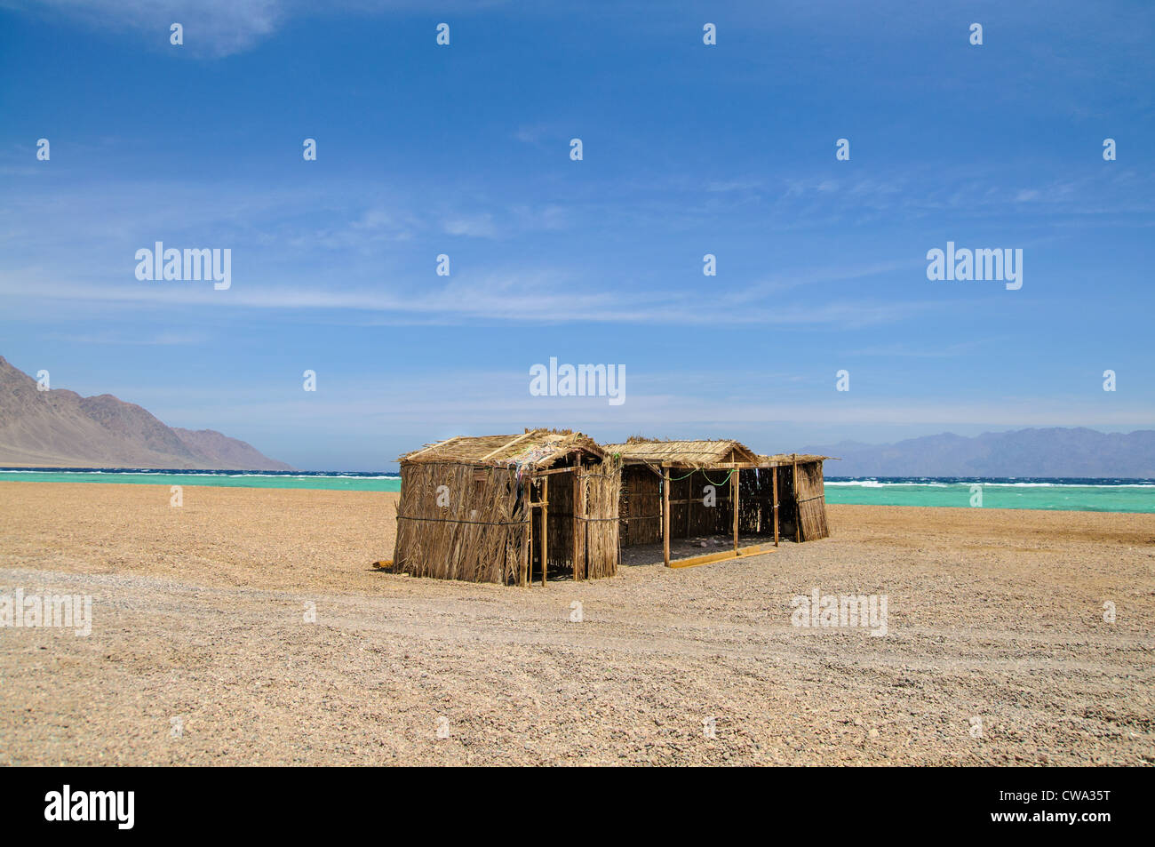 Shanty turistico sulla spiaggia del Mar Rosso Foto Stock