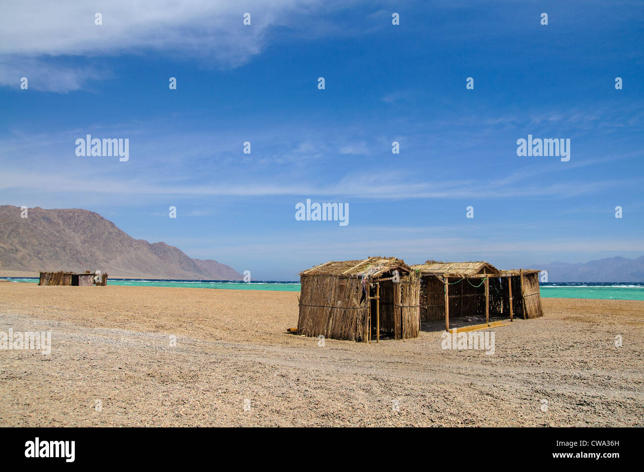Shanty turistico sulla spiaggia del Mar Rosso Foto Stock
