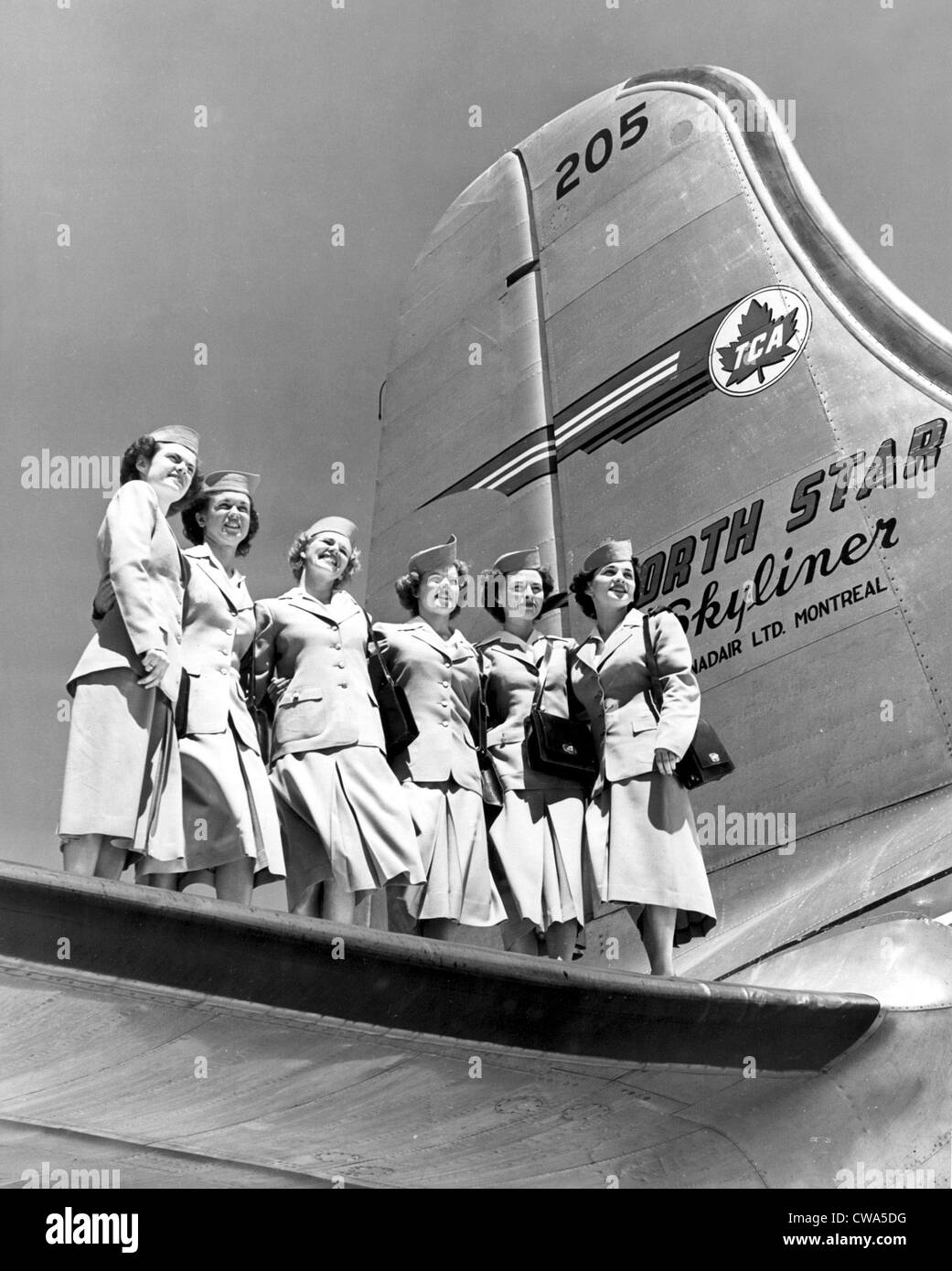 Hostess della Trans-Canada Air Lines North Star (1949). La cortesia: CSU Archivi / Everett Collection Foto Stock
