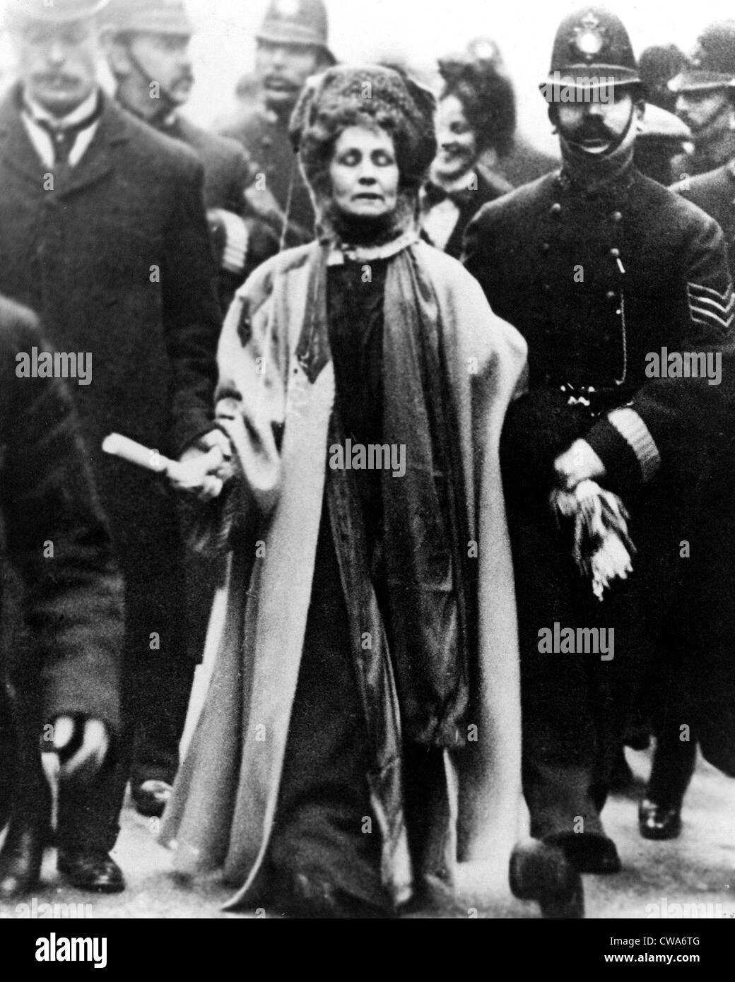 Emmeline Pankhurst portante la terza delle donne al Parlamento europeo il primo ministro il 13 febbraio 1908. Foto: courtesy del Foto Stock
