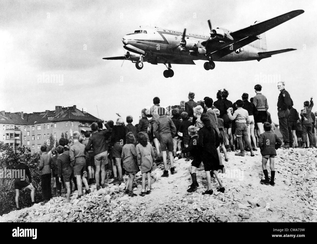 Ponte aereo di Berlino del 1948-49 ha rotto attraverso il blocco sovietico w/ Approvvigionamenti per 2 milioni di tedeschi. La cortesia: CSU Archivi / Everett Foto Stock
