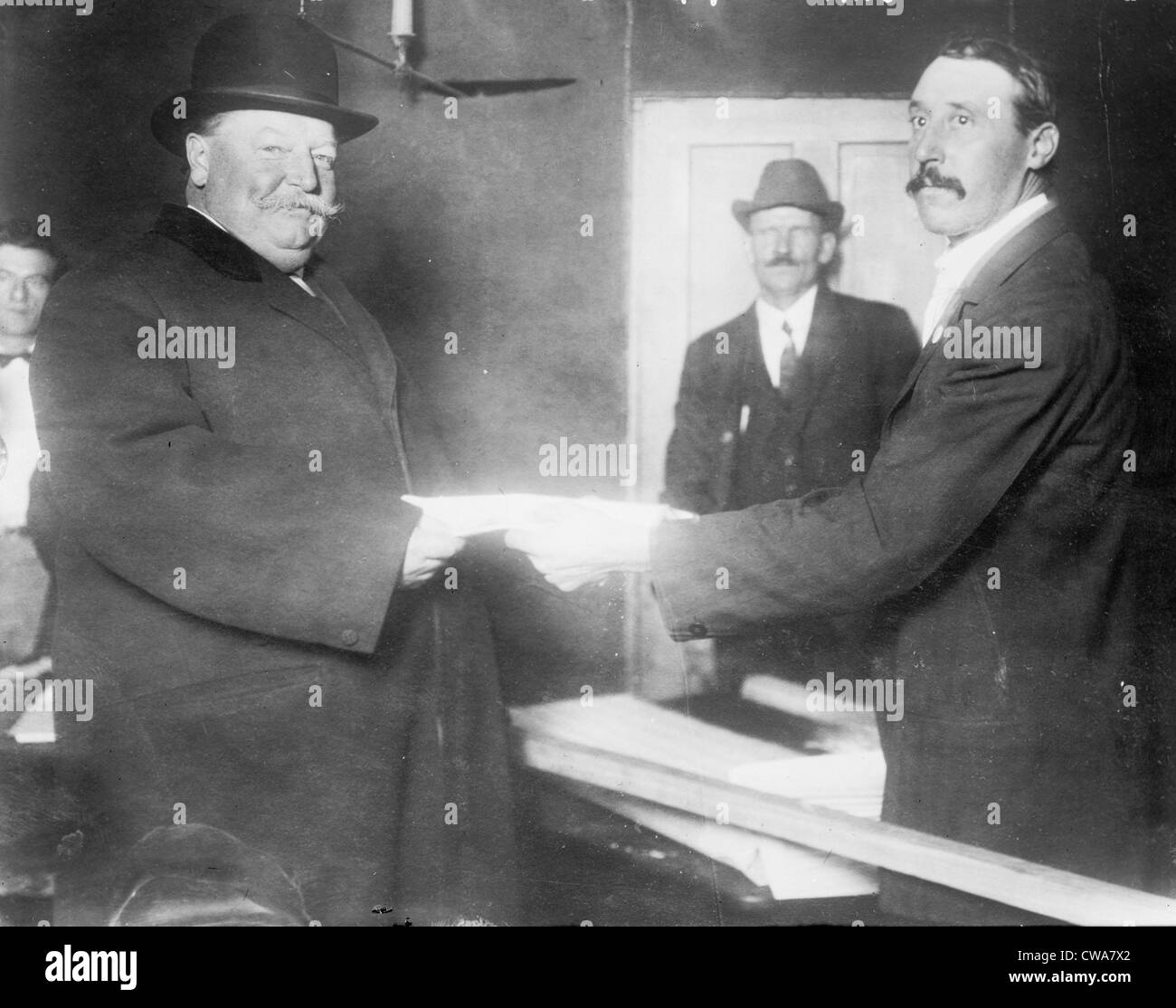 Il presidente William Taft (1857-1930) voto nel 1912, quando la divisa il Repubblicano ha perso la presidenza democratico Woodrow Wilson. Foto Stock