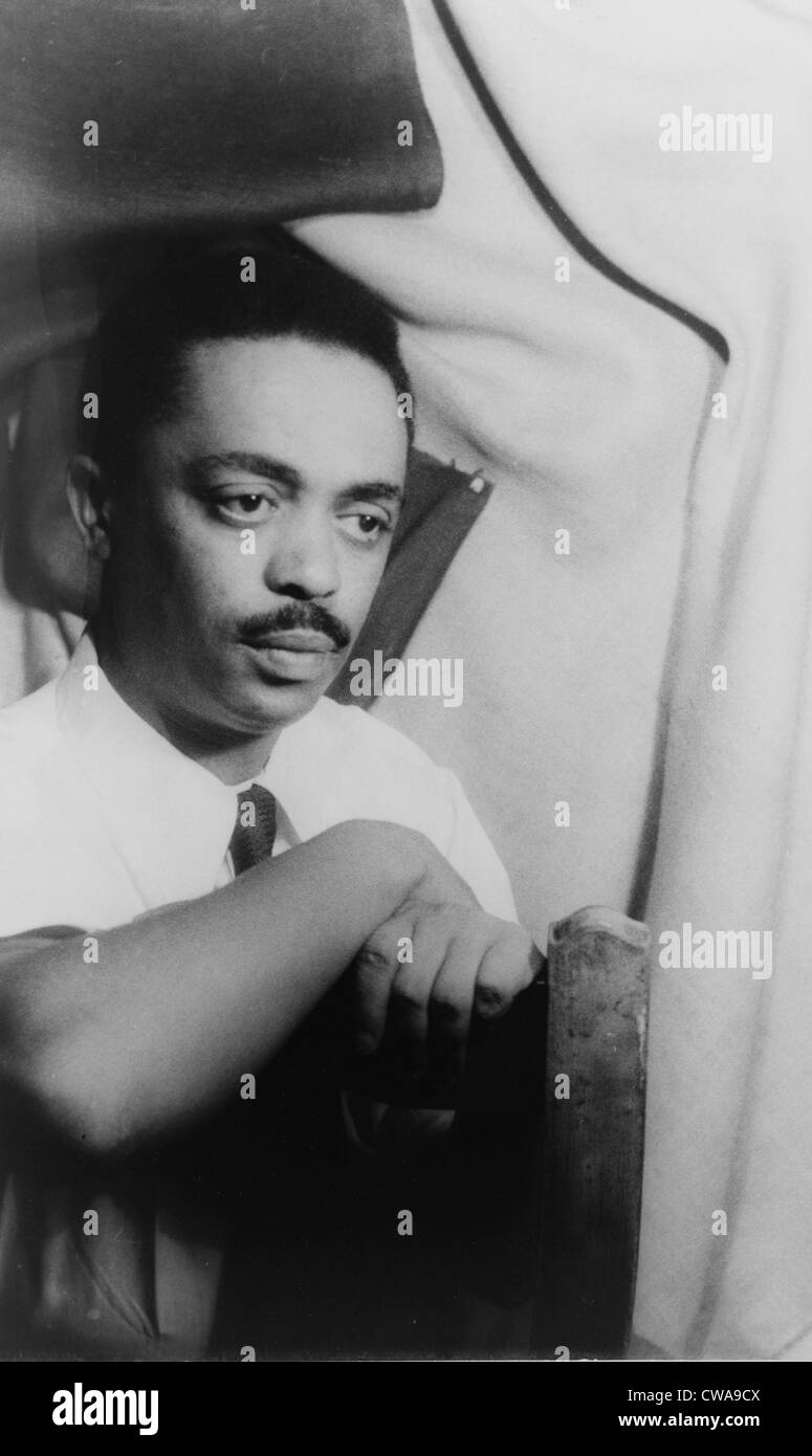 Peter Abrahams, b. 1919), un sudafricano scrittore che ha reso la Giamaica la sua casa, basato gran parte della sua scrittura su South African il razzismo. Foto Stock Peter Abrahams, b. 1919), un sudafricano scrittore che ha reso la Giamaica la sua casa, basato gran parte della sua scrittura su South African il razzismo. Foto Stock