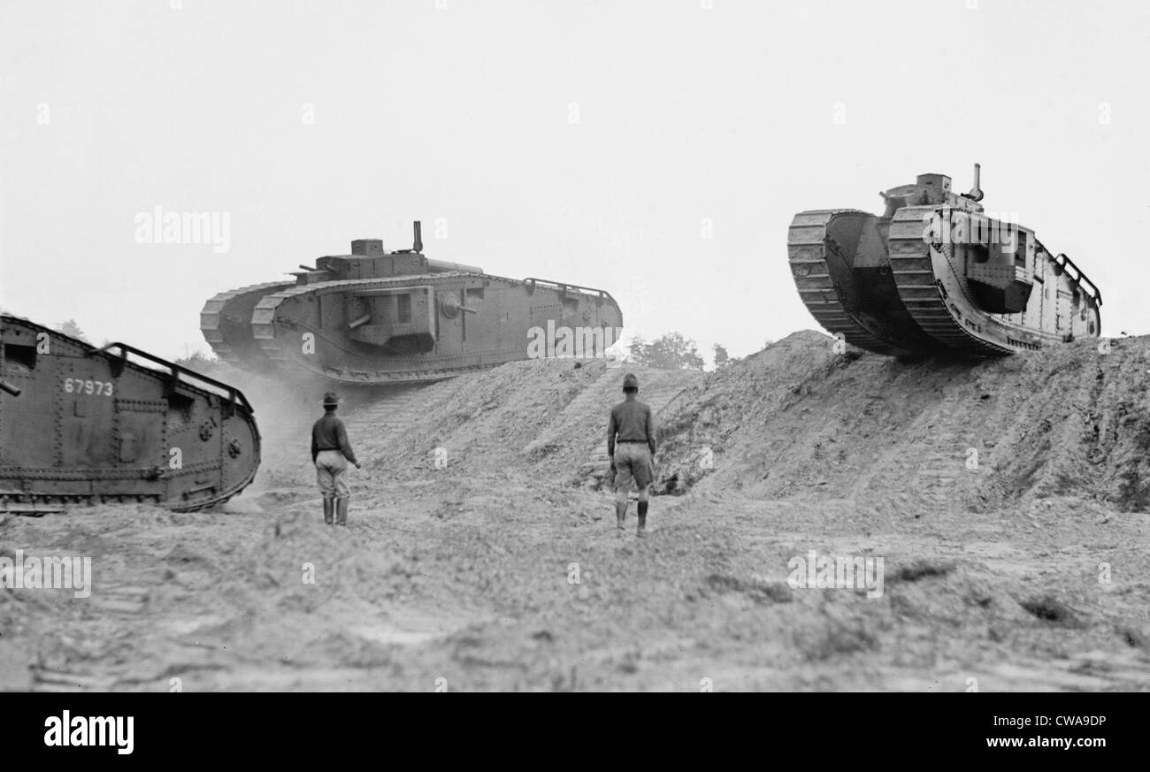 Noi ufficiali dell'esercito osservare una dimostrazione del serbatoio, Camp Meade nel 1922. Foto Stock