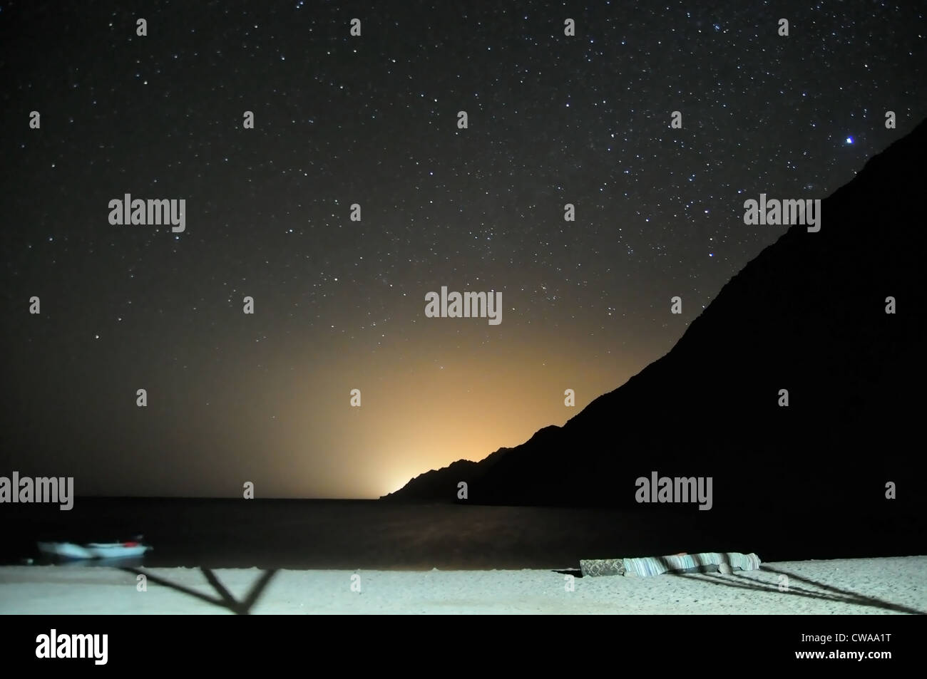 Notte paesaggio panoramico: stelle del cielo egiziano Foto Stock
