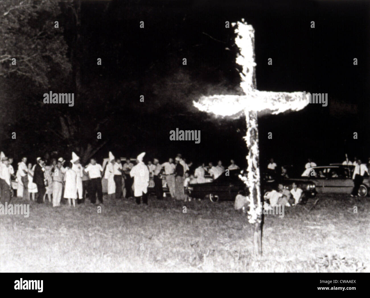 7/11/65--WAYNESBORO, GEORGIA - più di 100 derubato Ku Klux Klan membri detengono un rally.. La cortesia: CSU Archivi / Everett Foto Stock 7/11/65--WAYNESBORO, GEORGIA - più di 100 derubato Ku Klux Klan membri detengono un rally.. La cortesia: CSU Archivi / Everett Foto Stock