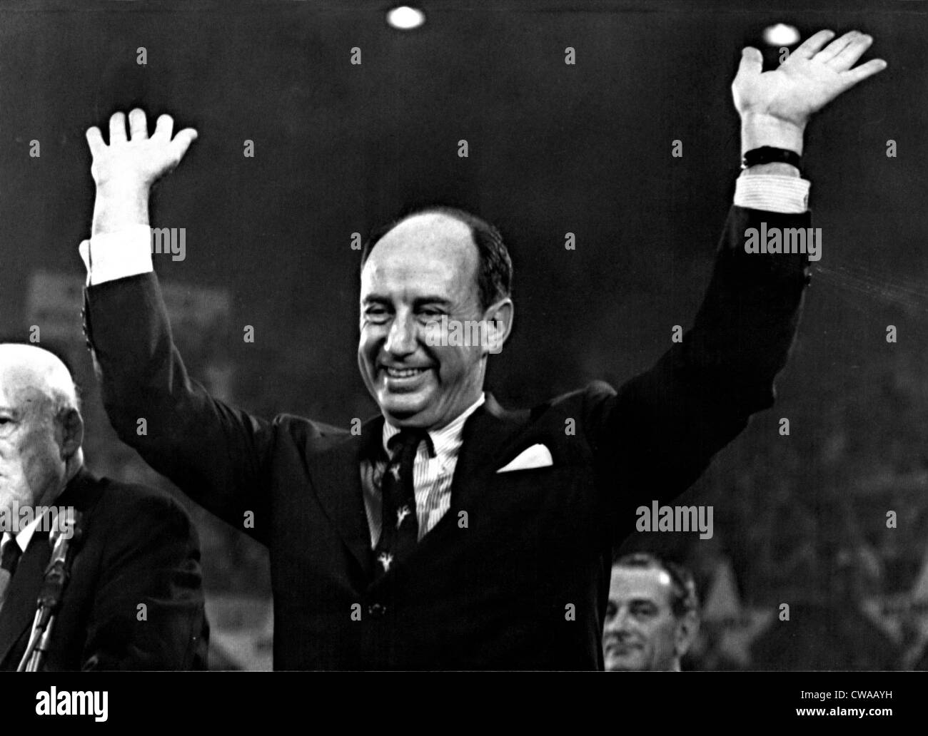ADLAI STEVENSON, accetta la nomination democratica per funzionare per il presidente. I delegati nominati su di lui il primo scrutinio e Foto Stock