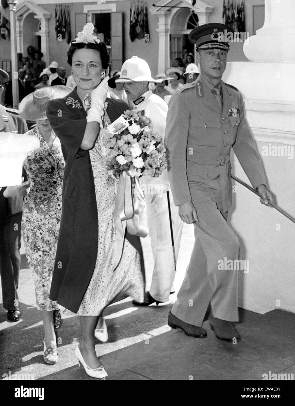 Il Duca e la Duchessa di Windsor di entrare nel palazzo del governo a Nassau, 8/18/40. La cortesia: CSU Archivi / Everett Collection Foto Stock