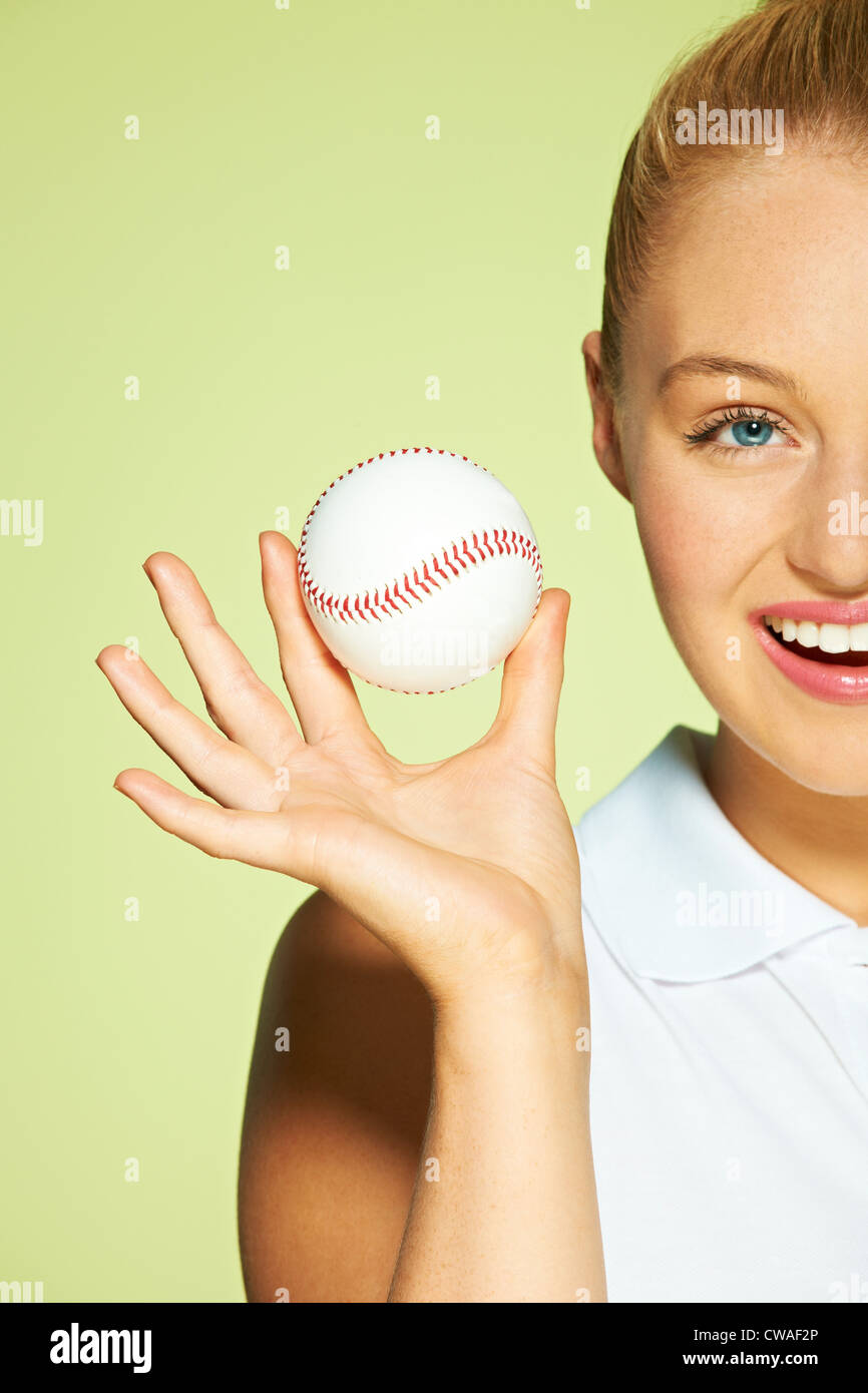 Giovane donna di baseball di contenimento Foto Stock