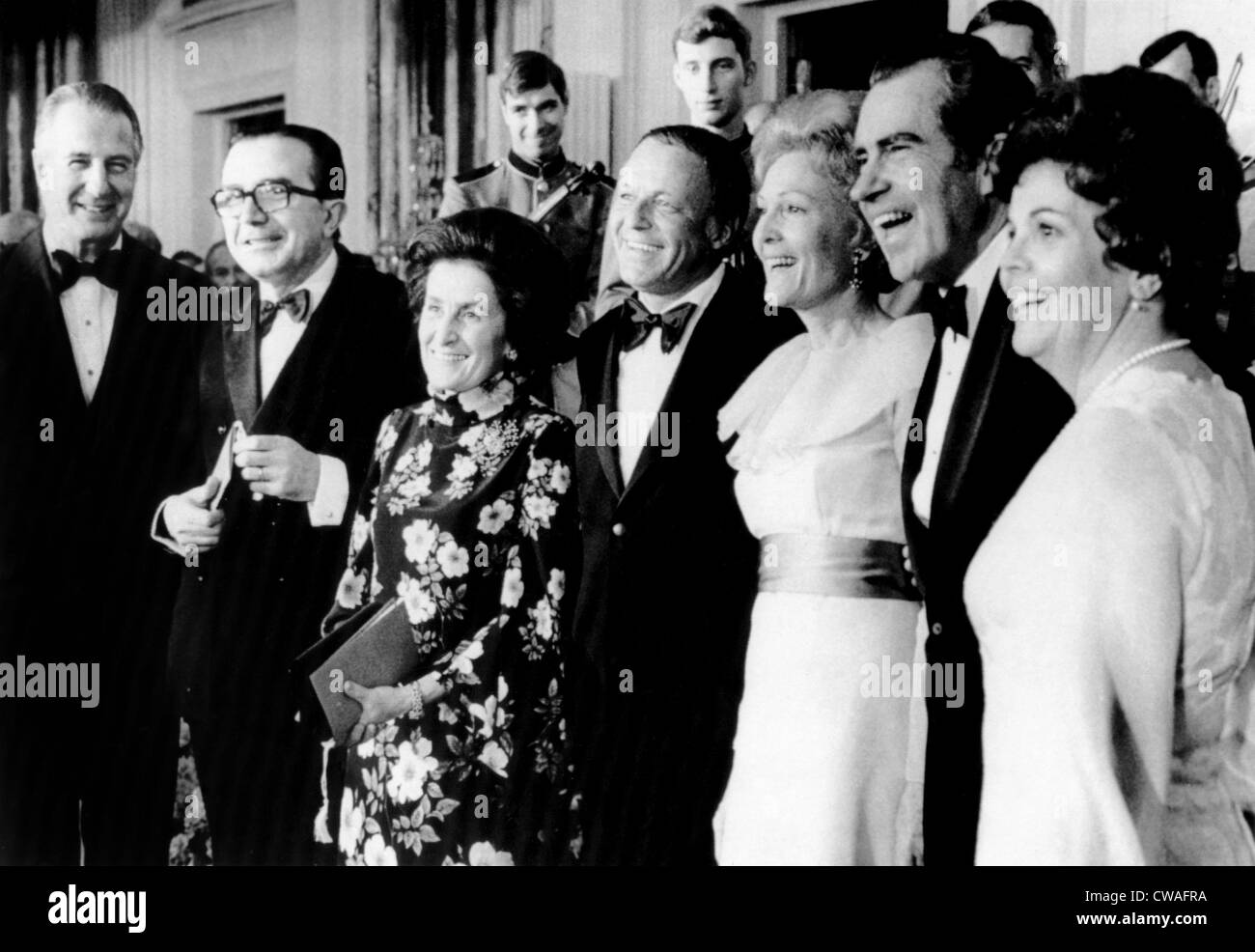 Frank Sinatra svolge presso la Casa Bianca. (L a R) Vice Presidente spurio Agnew, Primo Ministro Giulio Andreotti e la moglie, Framk Foto Stock