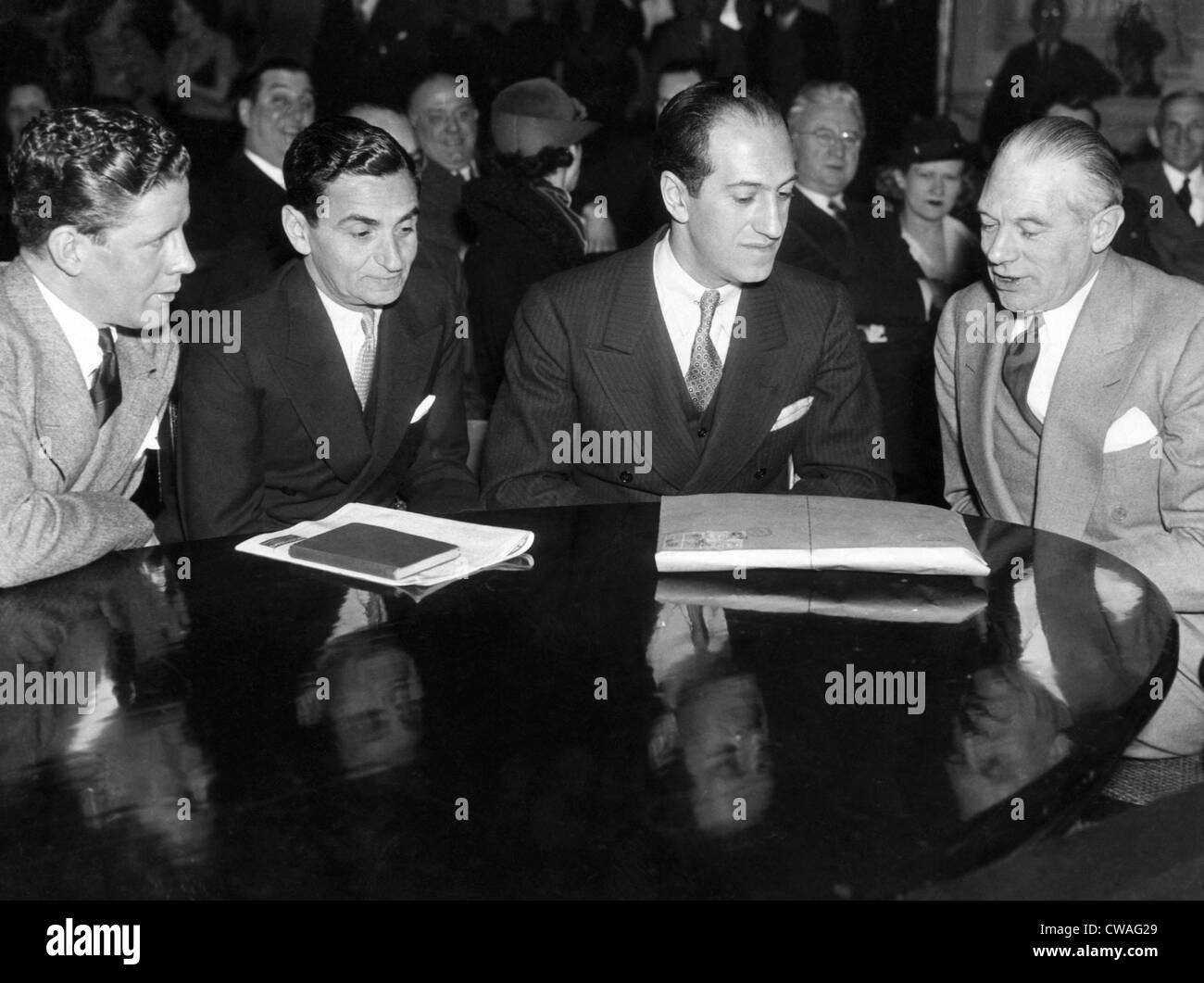 Rudy Valee, Irving Berlin, George Gershwin e Gene Buck presidente di ASCAP, soddisfare prima di uno speciale comitato Casa per le audizioni Foto Stock