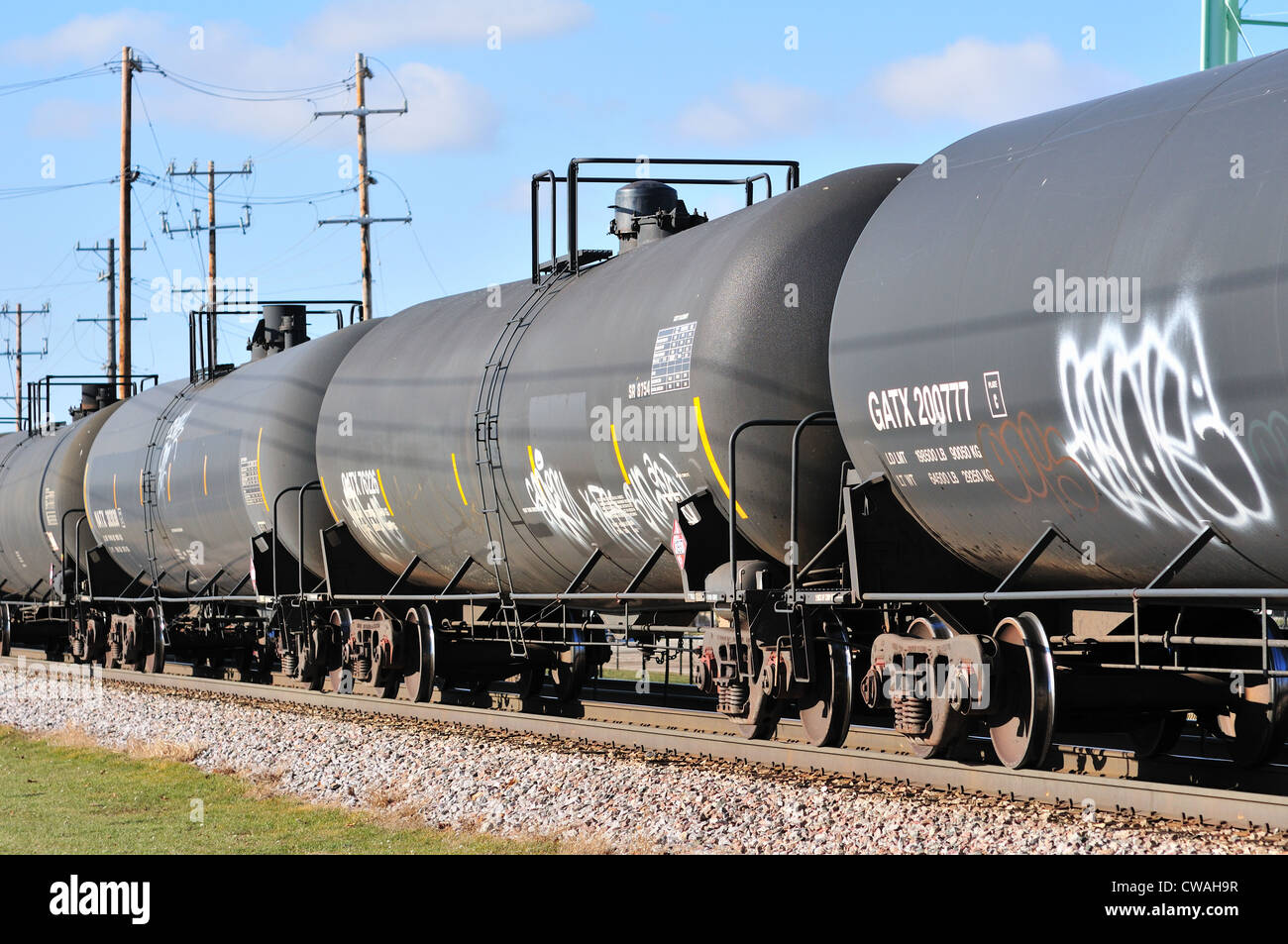 Bartlett, Illinois, Stati Uniti d'America. Treno merci costituito da serbatoio auto in direzione est a Chicago. Foto Stock