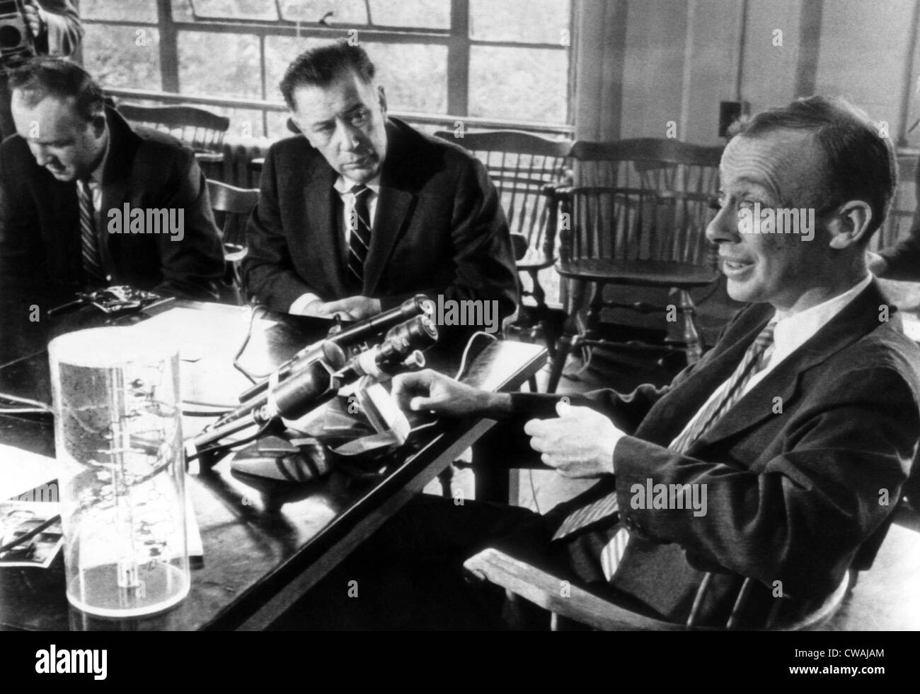 Biologia Harvard Professor James D. Watson (estrema destra), che ha vinto il premio Nobel come uno degli scopritori della struttura del Foto Stock