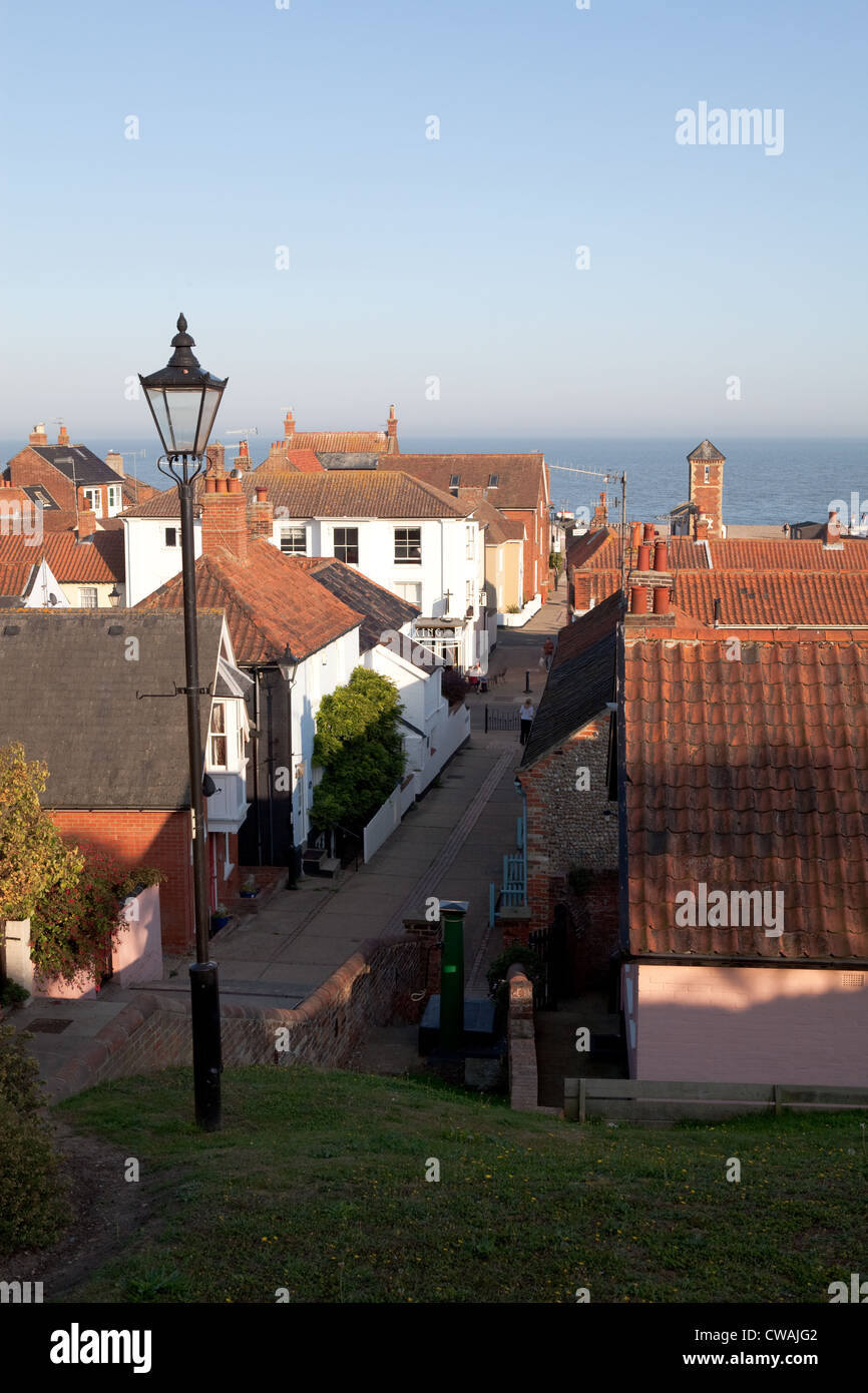 Una vista sulla città di Aldeburgh dalla sommità della città passi Foto Stock