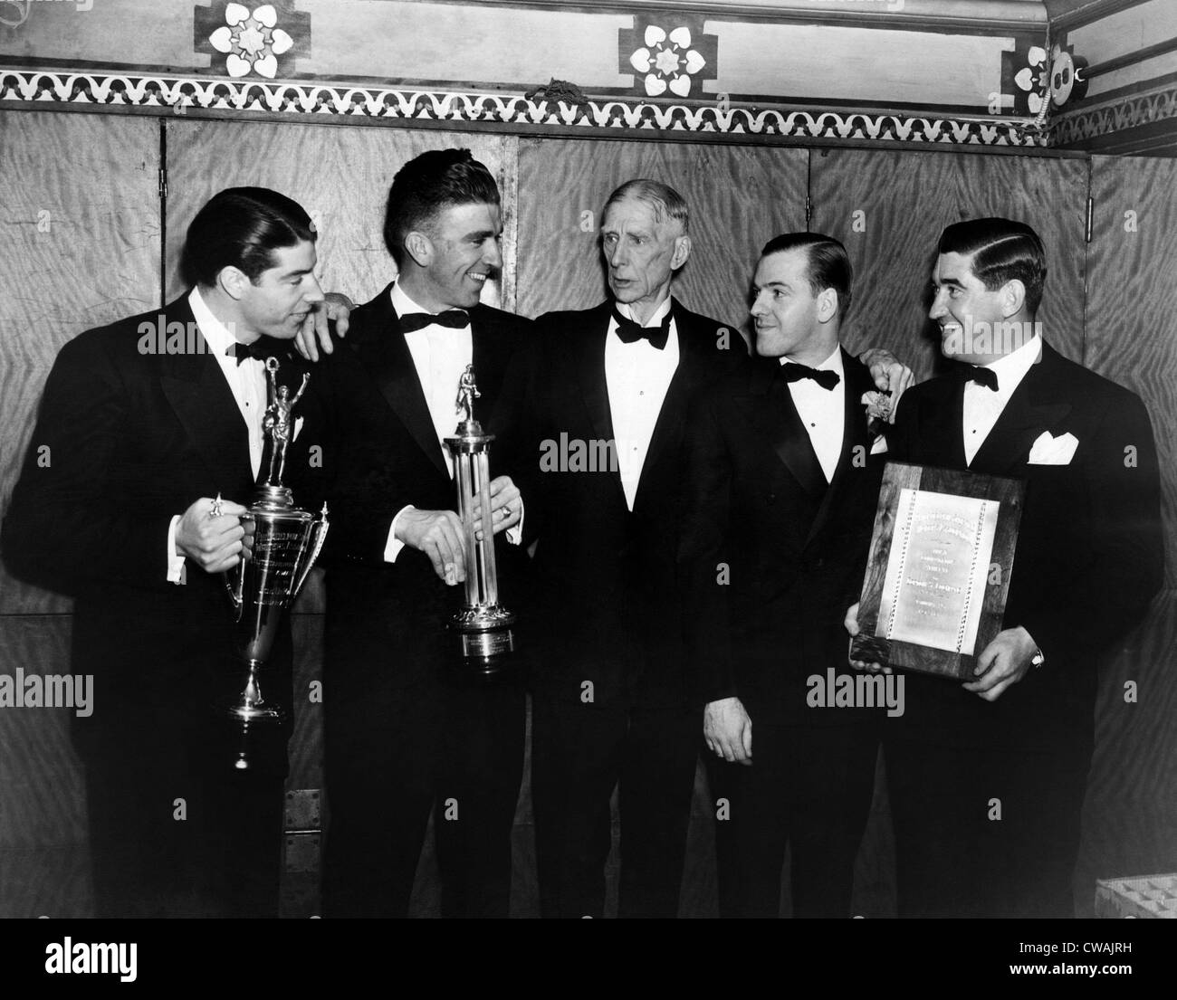 Joe DiMaggio, Carl Hubbell, Connie Mack, Al Horowitz e Mickey Cochrane all annuale Philadelphia Sporting scrittori" Foto Stock