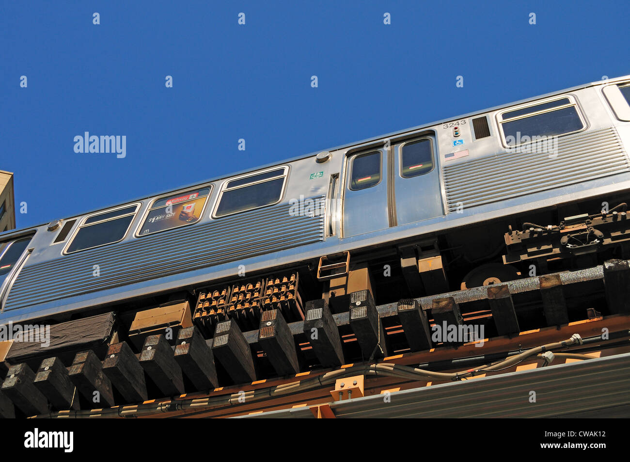 Treno a transito rapido CTA linea arancione per Stati Uniti Illinois Chicago Foto Stock