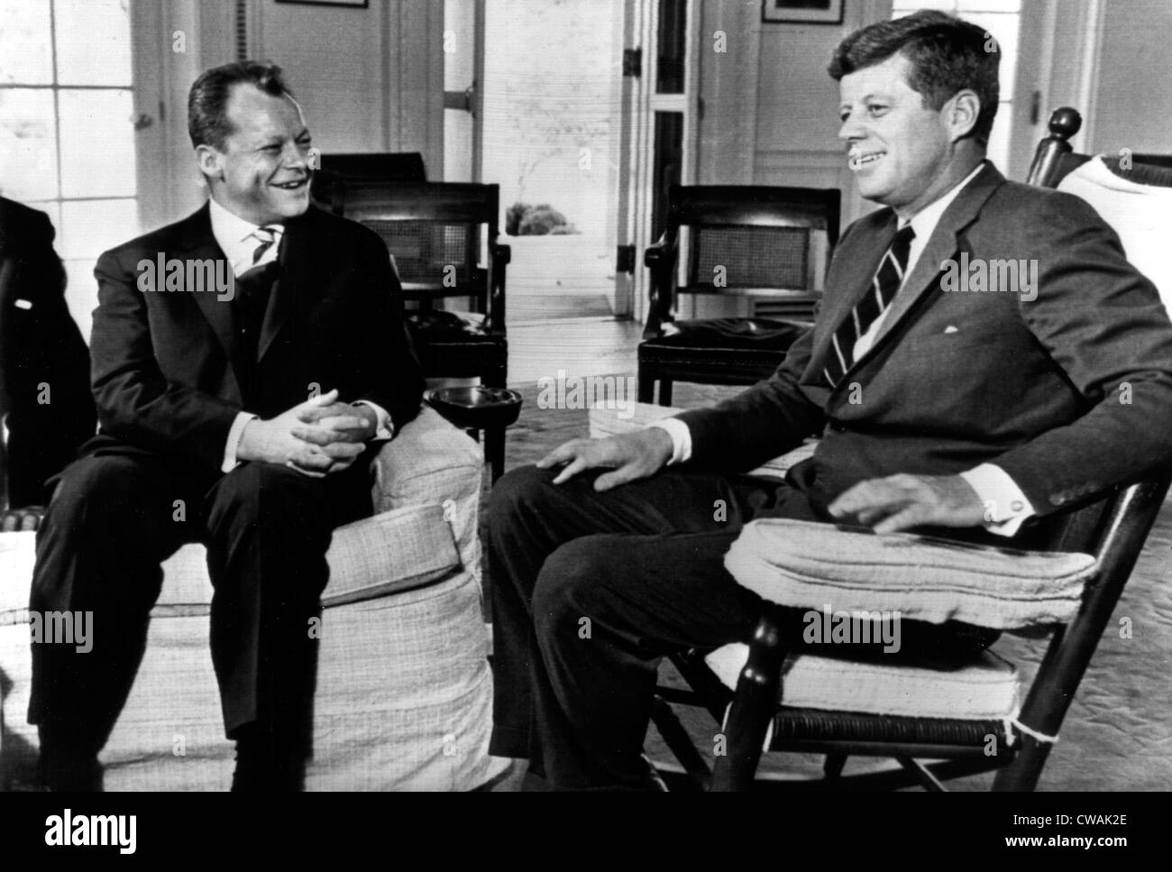 Sindaco di Berlino Ovest (e successivamente Cancelliere) Willy Brandt si incontra con il Presidente John F. Kennedy alla Casa Bianca, Ottobre Foto Stock
