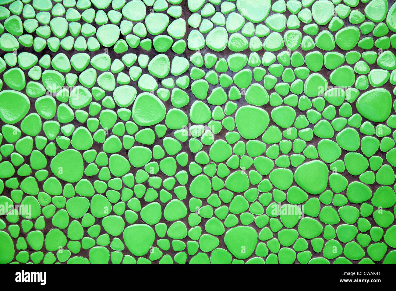 Verde forma defferent di piastrelle a mosaico sullo sfondo Foto Stock