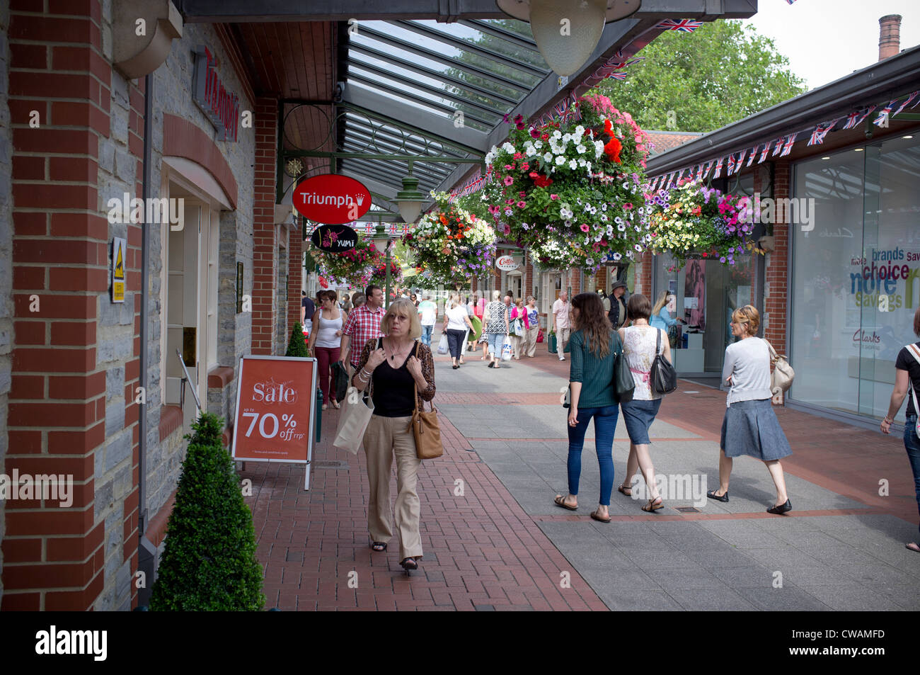 Clarks Village Outlet Shopping a Street Foto stock - Alamy