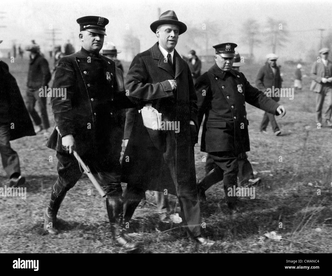 Socialista americano Norman Thomas (centro), di essere arrestato per picchetti con riscontri in New Jersey, 1926.. La cortesia: CSU Foto Stock