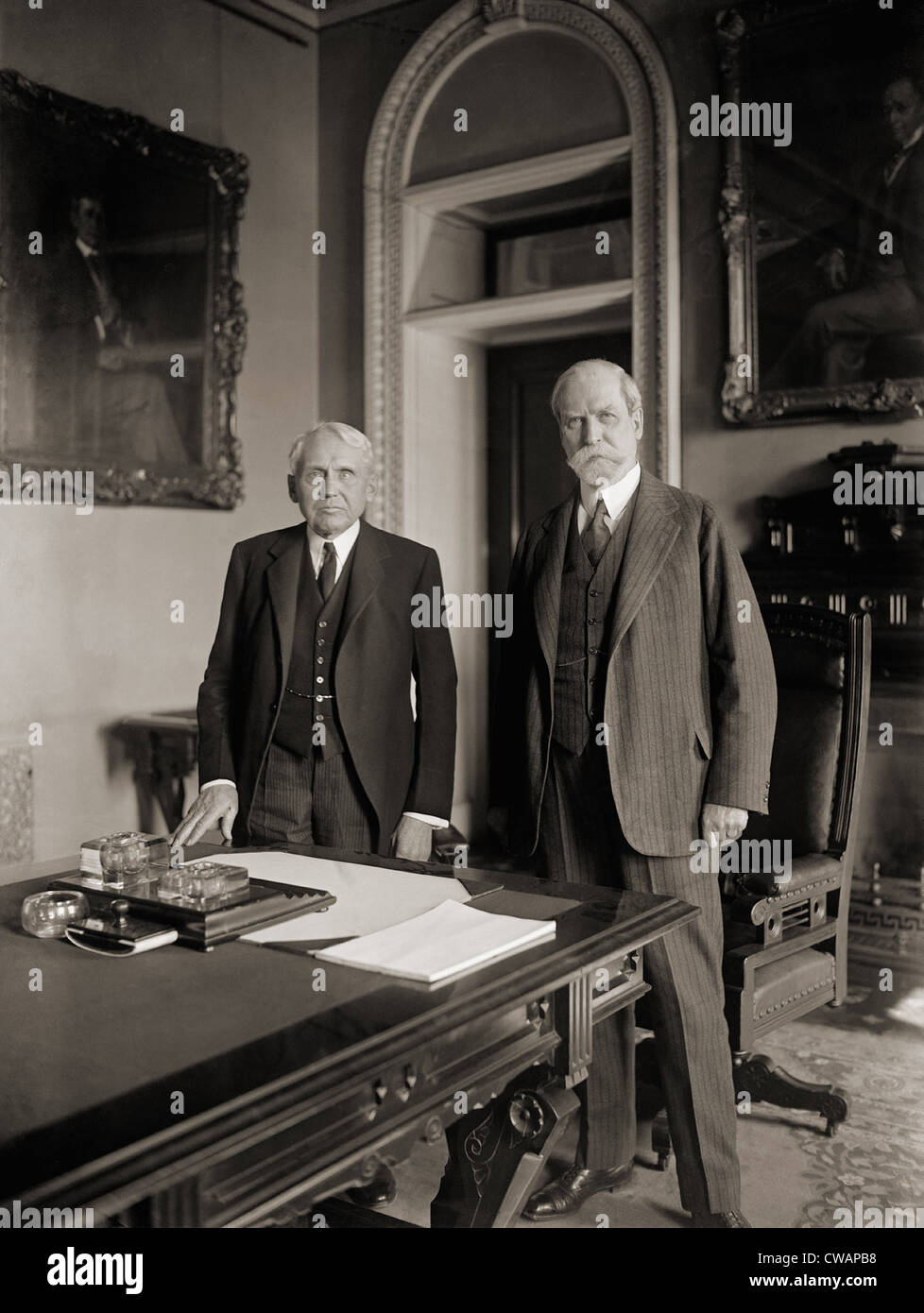 Frank Kellogg (1857-1937), riuscì Charles Evans Hughes come Segretario di Stato nel 1925. Hughes ha restituito al diritto privato Foto Stock