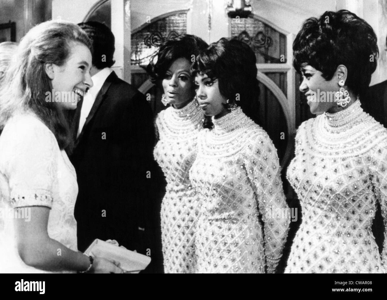 Princess Anne colloqui con il Supremes (Diana Ross, Maria Wilson, Cindy il canto degli uccelli) dopo un concerto al London Palladium, 1968. Foto Stock