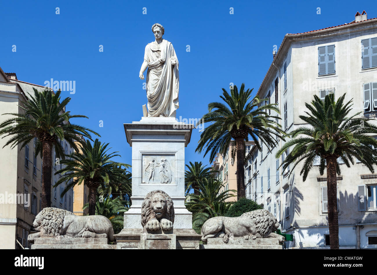 Francia, Corsica, Ajaccio e Napoleone Bonaparte la statua in Mareshal piazza Foch Foto Stock