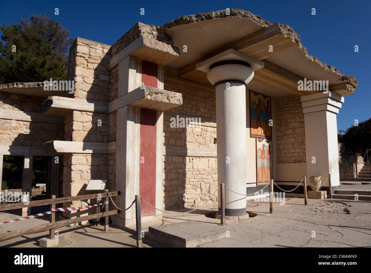 La ricostruita a sud Propylaeum a Knossos, Creta, Grecia Foto Stock