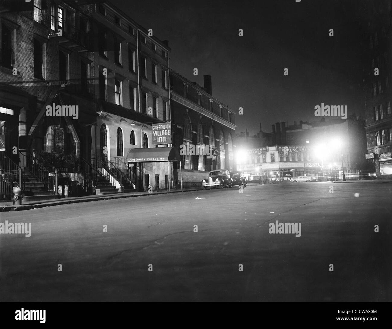 La città di New York, vista di Sheridan Square e il Greenwich Village Inn, durante un coprifuoco a causa di una insufficienza di carburante provocata da un Foto Stock