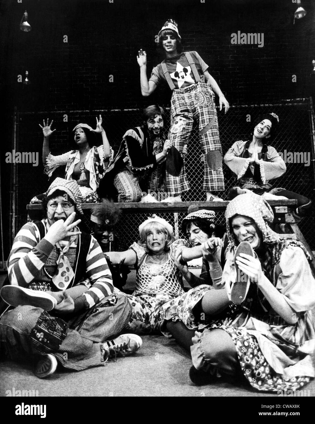 Membri del cast del national touring company di "Godspell". ca degli anni settanta la cortesia: Archivi CSU/Everett Collection Foto Stock