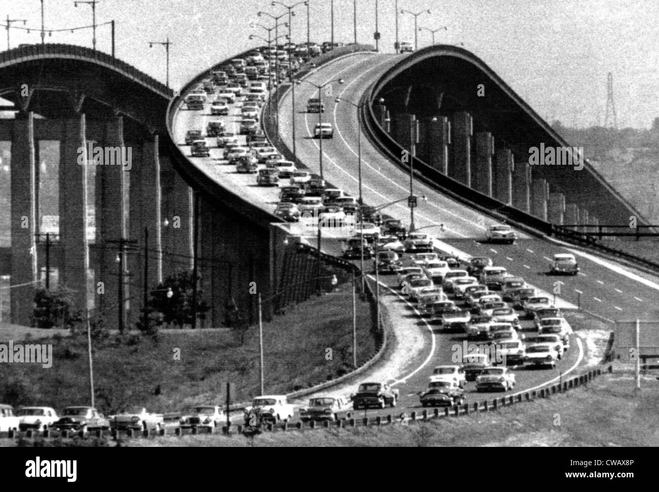 Il traffico sul Garden State Parkway, New Jersey, circa 1959. La cortesia: Archivi CSU/Everett Collection Foto Stock