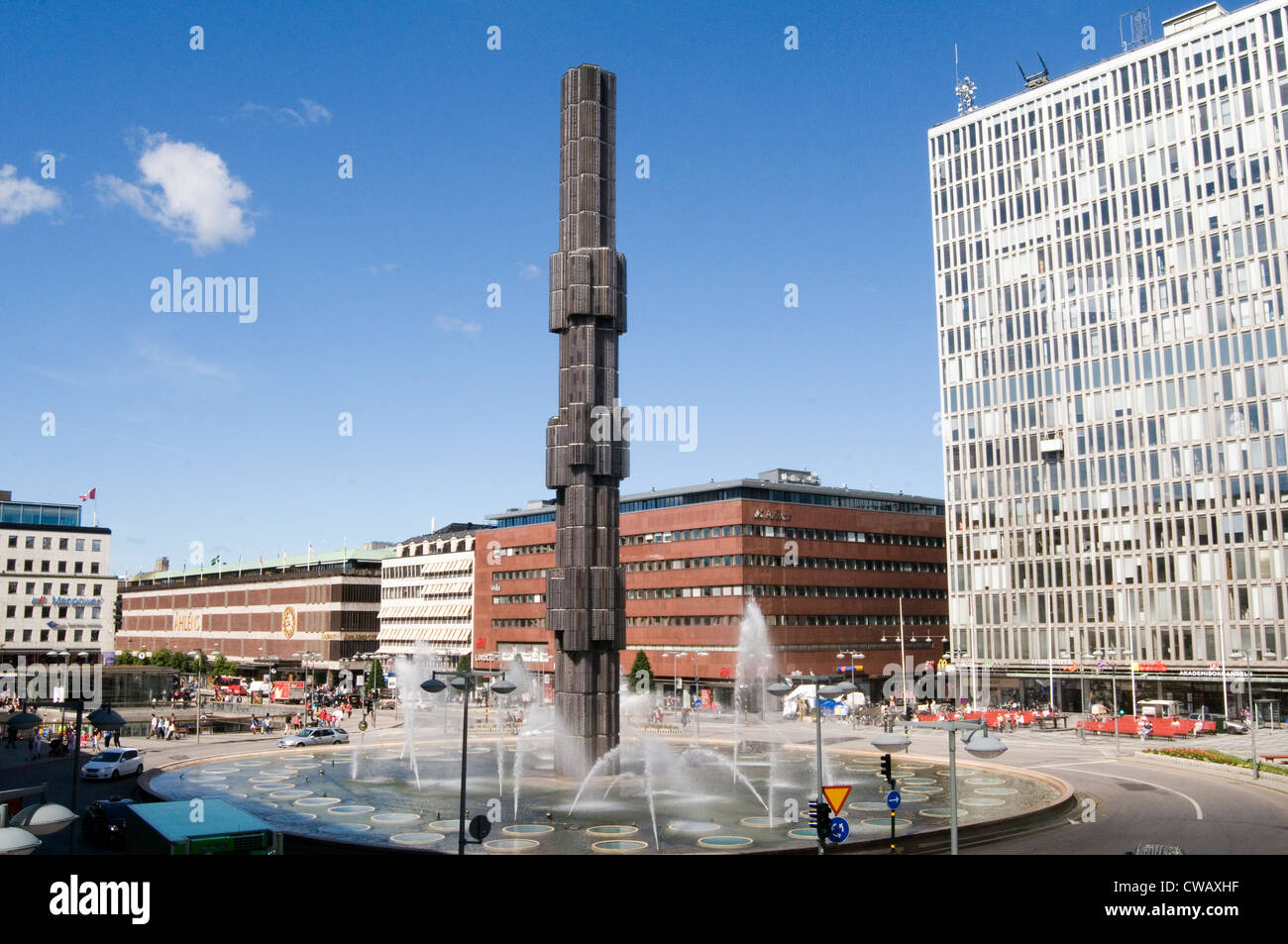 Sergels torg centro di Stoccolma obelisco e Kulturhuset.Svezia capitale svedese città del mondo Foto Stock