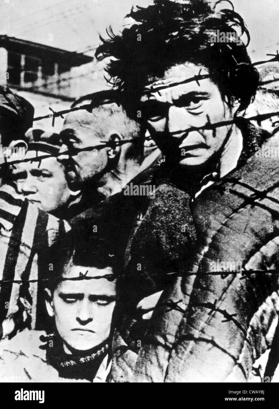 I prigionieri nel campo di concentramento di Auschwitz dopo la loro liberazione da parte dell'esercito russo, 1945 Foto Stock