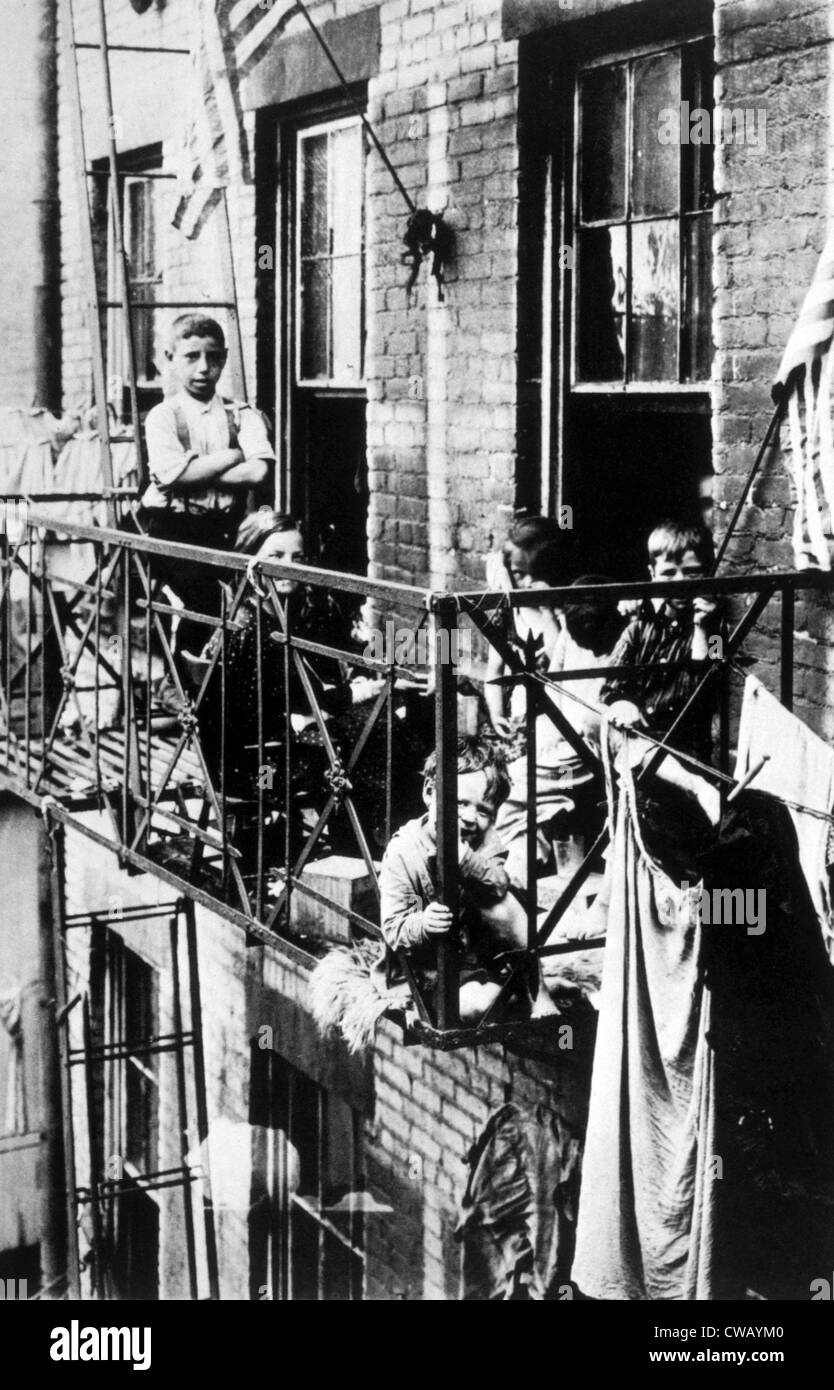 Tenement abitatori, New York City's Lower East Side, c. 1900. Foto Stock